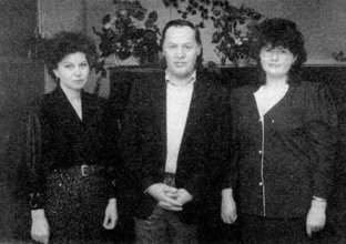 1997 год. Преподаватели отделения народных инструментов (слева направо):
Л.В.Комарова, А.Д.Бровченко (зав.отделением), Т.Б.Сычёва.