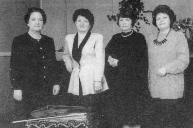 1997 год. Струнно-смычковое отделение (слева направо):
М.А.Сорошкина, Л.Б.Кириллова, К.Б.Виноградова (зав.отделением), Л.Д.Ануфриева.